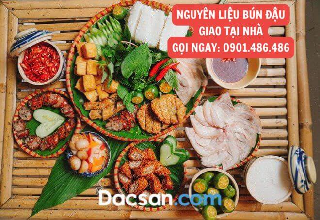 Mẹt bún đậu mắm tôm bao gồm rất nhiều topping hấp dẫn. cuốn hút các thực khách