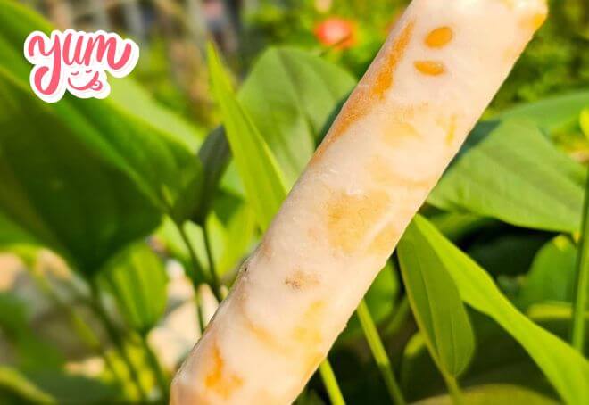 Cây kem chuối mát lạnh xua tan cái nóng Sài Gòn