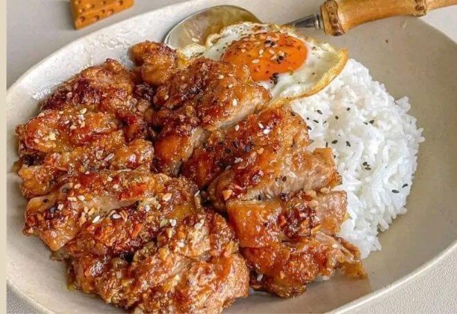 Cách làm cơm gà bơ tỏi tại nhà-6889