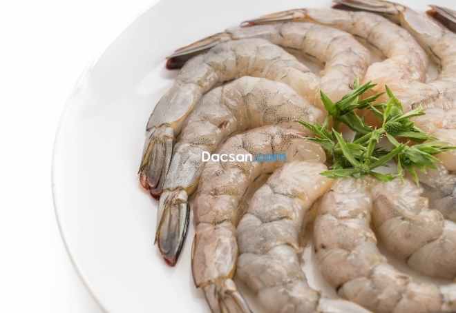 Tôm làm món chiên xốt mayonnaise mật ong nên chọn tôm to. Tôm làm món chiên xốt mayonnaise mật ong nên chọn tôm to.