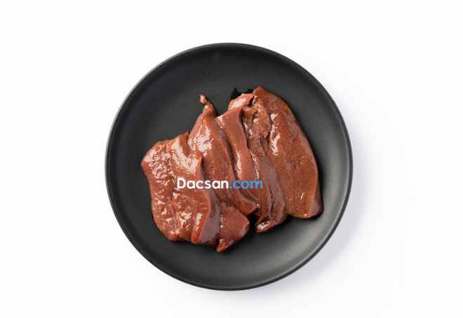 Ngâm gan tươi với sữa là bước quan trọng sơ chế gan.